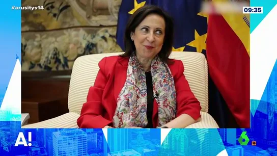 Arusitys muestra "el aire" que tiene Margarita Robles con Carmen Machi Arusitys muestra "el aire" que tiene Margarita Robles con Carmen Machi