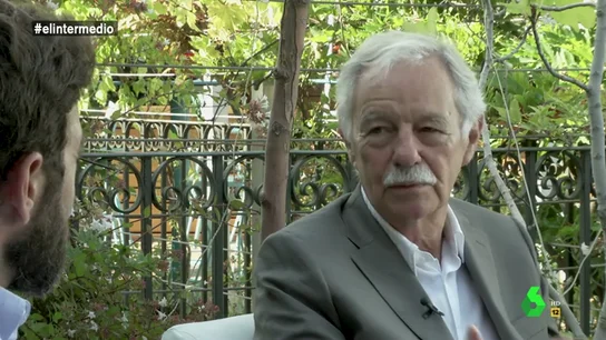 Eduardo Mendoza, sobre la exhumación de Franco: "Llevarse los huesos o hacer un caldo me parece bien" Eduardo Mendoza, sobre la exhumación de Franco: "Llevarse los huesos o hacer un caldo me parece bien"