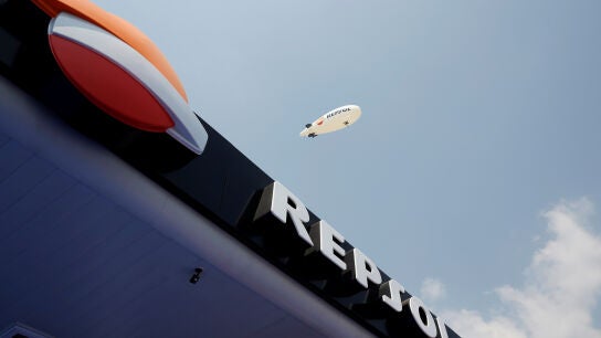 Imagen de una gasolinera de Repsol
