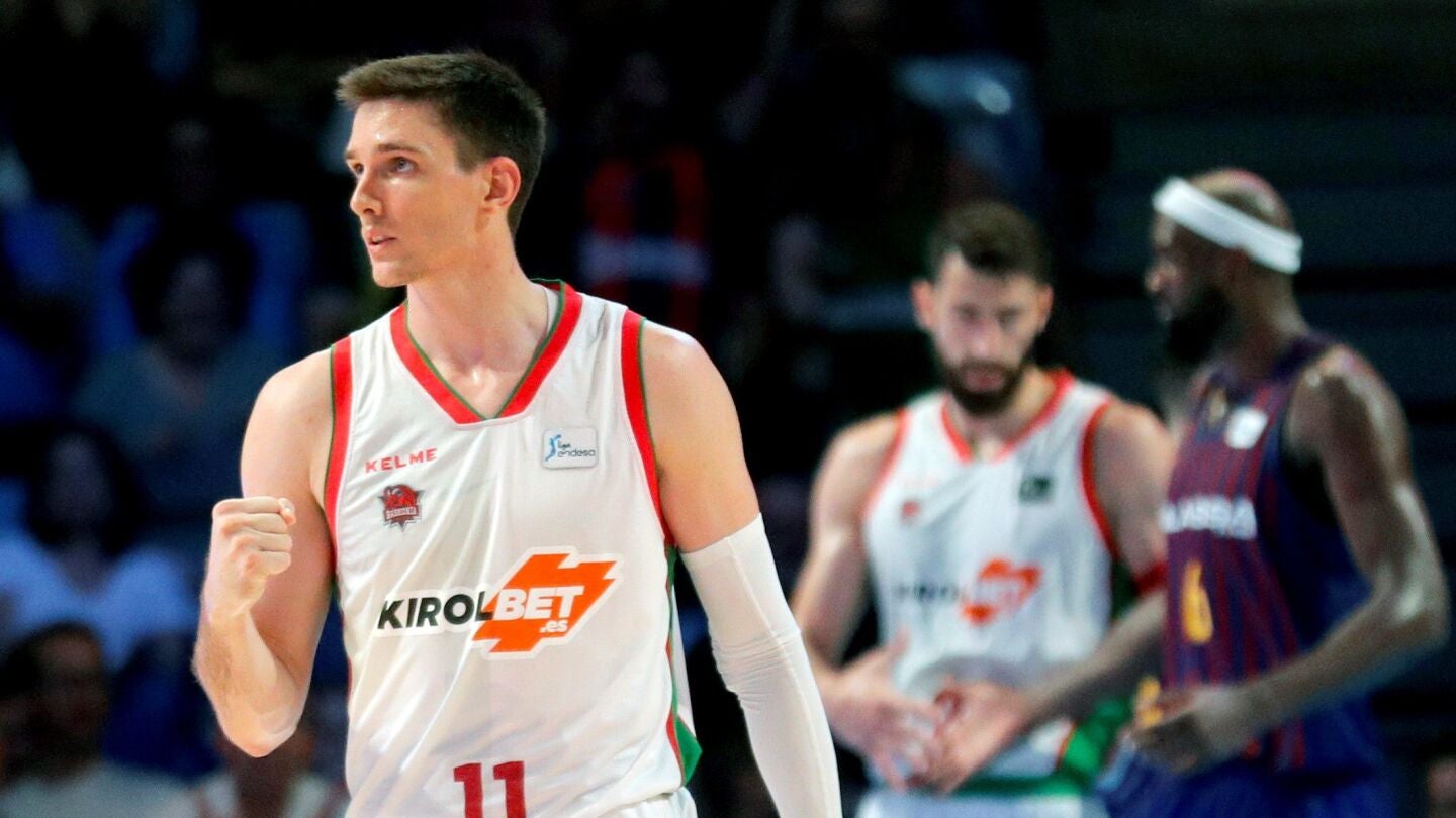 Matt Janning celebra la victoria ante el Barcelona Lassa