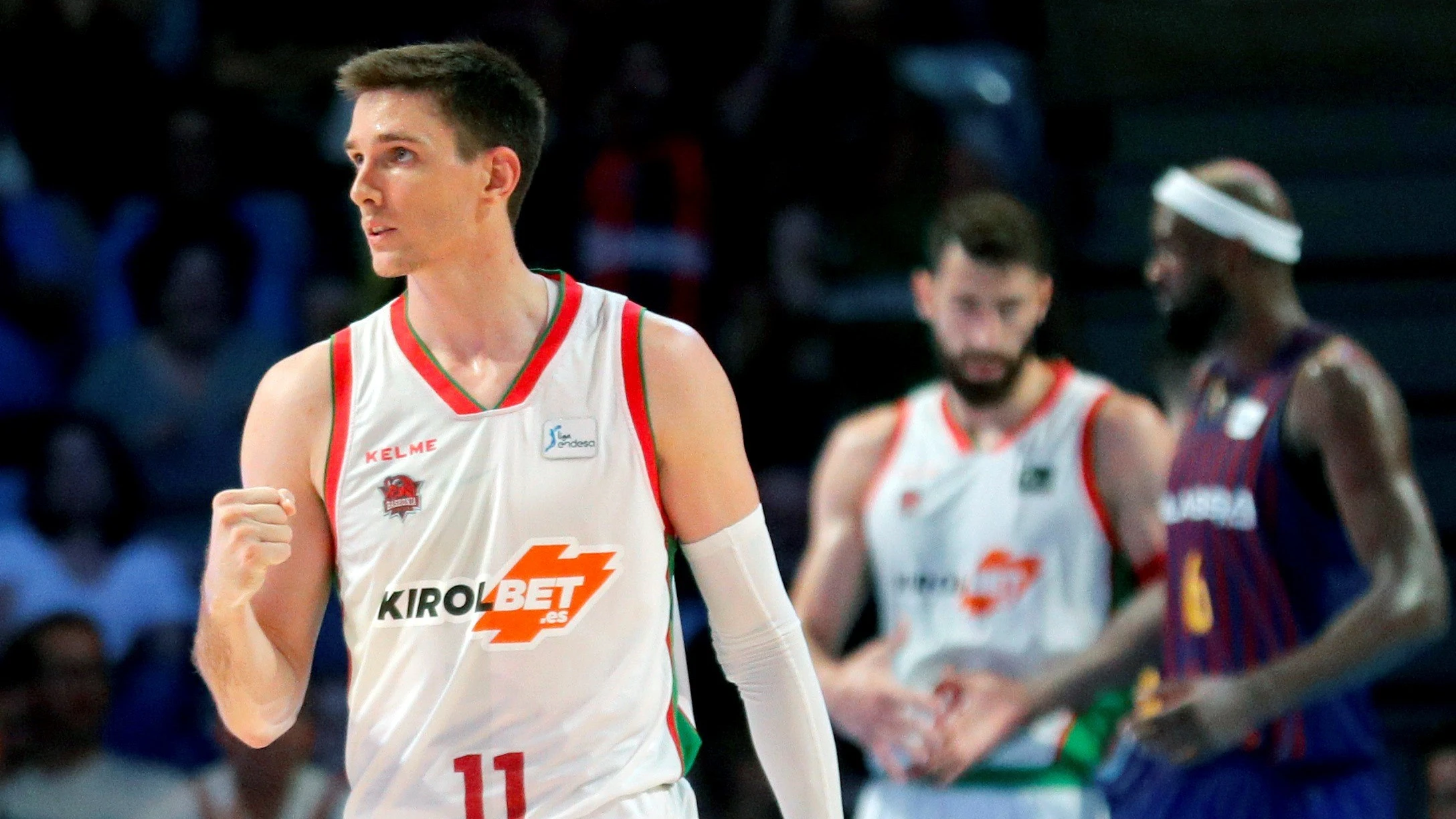 Matt Janning celebra la victoria ante el Barcelona Lassa