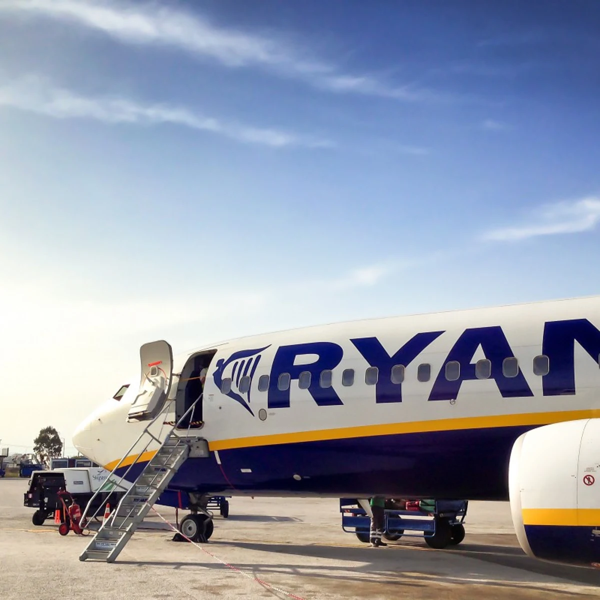 Ryanair estrena su nueva política de equipajes restrictiva