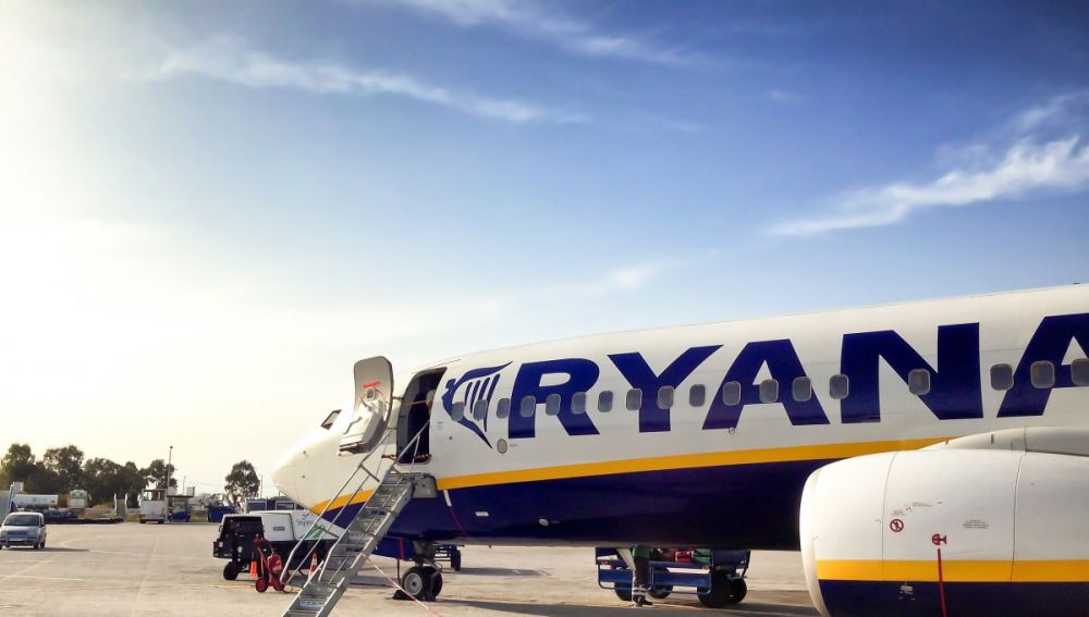 Italia multa Ryanair y Wizz Air por cobrar el equipaje mano