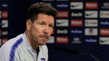 Diego Simeone, ante los medios