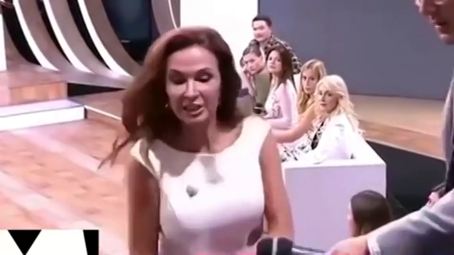 Imagen de la actriz que golpea a una mujer del público en un programa en directo por meterse con su hijo con síndrome de Down