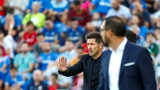 Simeone da indicaciones en la banda Simeone da indicaciones en la banda