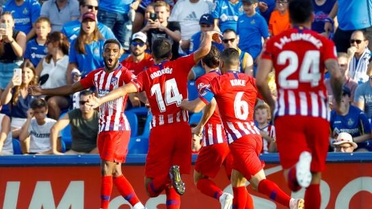 Lemar celebra su gol en el Coliseum