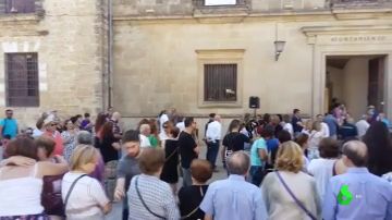 Protesta ante el Ayuntamiento por el asesinato machista de una mujer en Úbeda