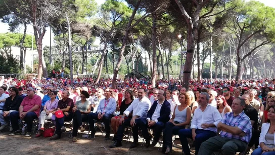 Diputados del PSOE durante la Fiesta de la Rosa Diputados del PSOE durante la Fiesta de la Rosa