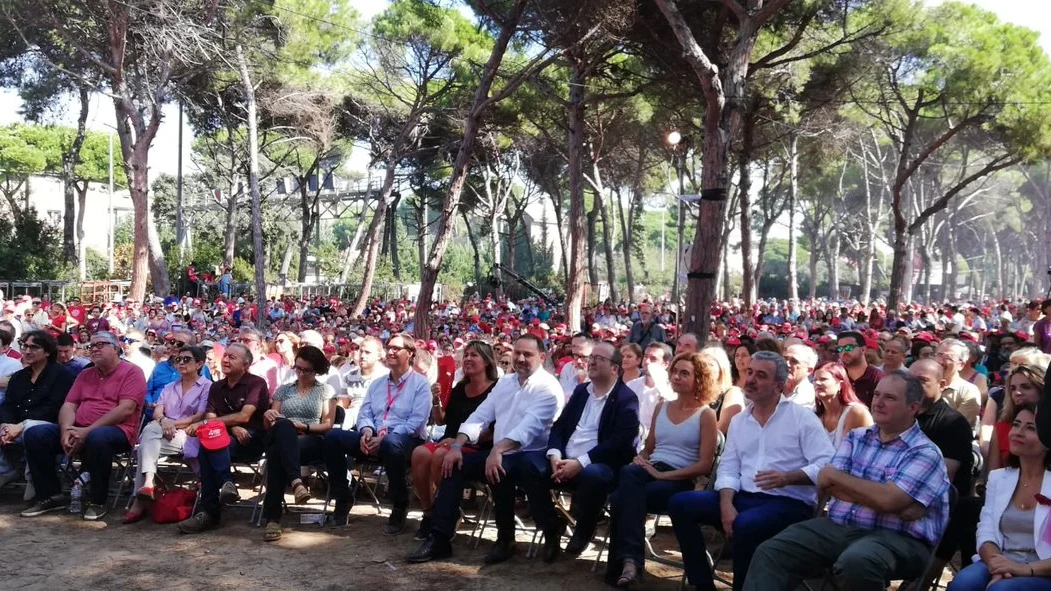 Diputados del PSOE durante la Fiesta de la Rosa