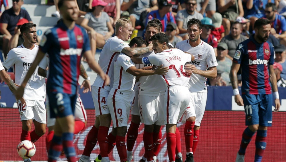El Sevilla celebra un gol ante el Levante