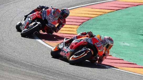 Marc Márquez negocia una curva por delante de Dovizioso Marc Márquez negocia una curva por delante de Dovizioso