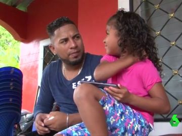 Un padre y su hija se reencuentran en Honduras tras tres meses separados al intentar entrar ilegalmente en EEUU Un padre y su hija se reencuentran en Honduras tras tres meses separados al intentar entrar ilegalmente en EEUU