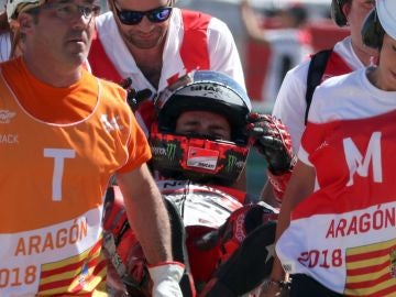 Jorge Lorenzo, retirado en camilla de la pista de Motorland Jorge Lorenzo, retirado en camilla de la pista de Motorland