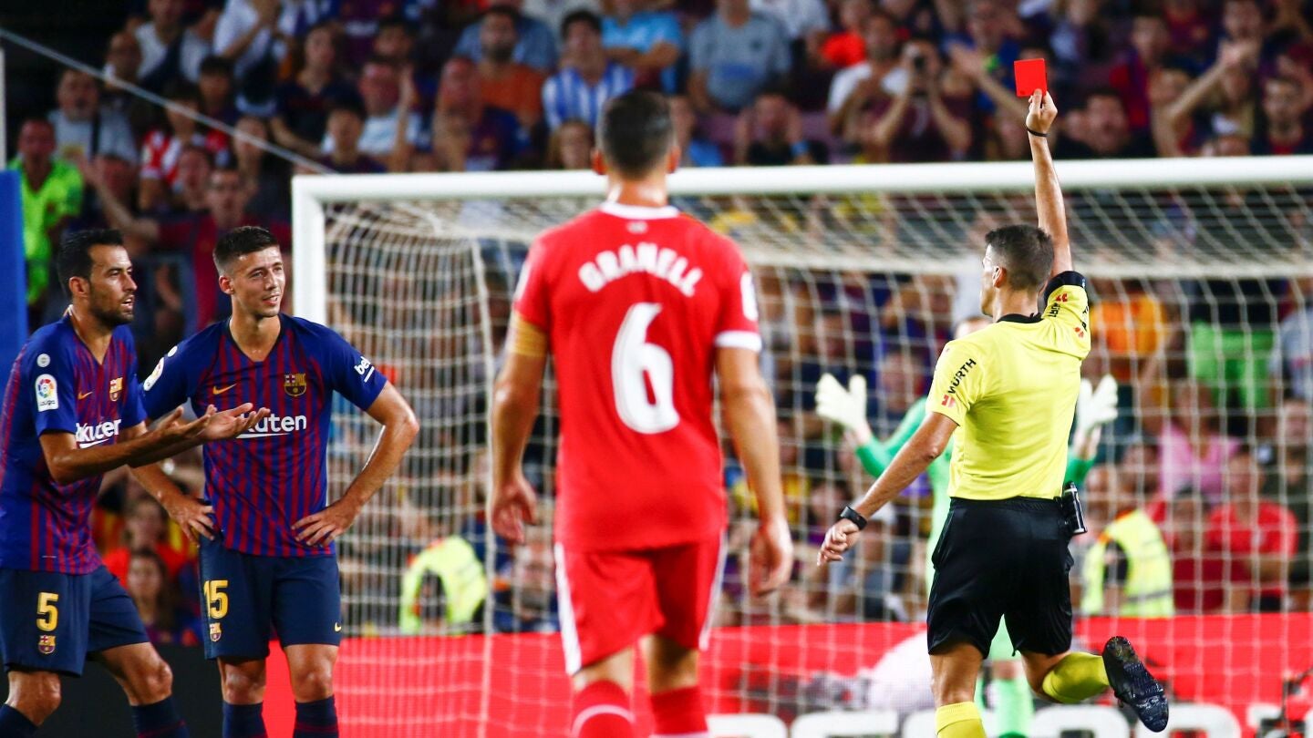 Lenglet, en el momento de ser expulsado ante el Girona