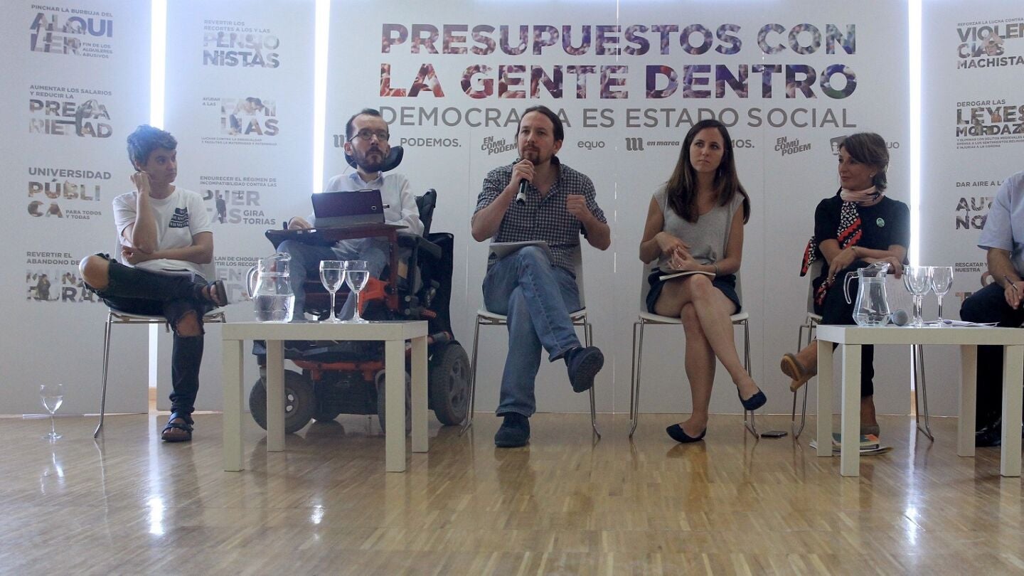 El l&iacute;der de Podemos, Pablo Iglesias, el secretario de Organizaci&oacute;n, Pablo Echenique y la portavoz adjunta en el Congreso, Ione Belarra