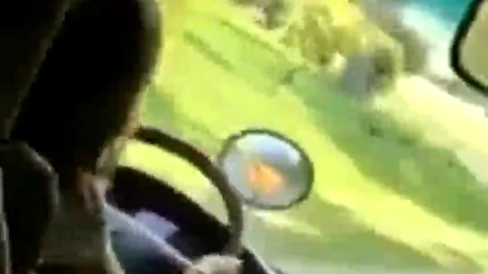 Arrestan a una conductora de autobús escolar que dejó conducir a tres menores Arrestan a una conductora de autobús escolar que dejó conducir a tres menores