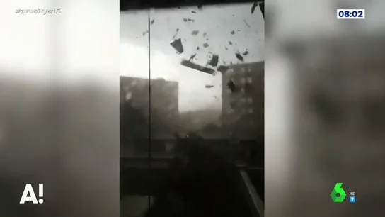 Las impactantes imágenes de un tornado en Iowa desde dentro de un coche Las impactantes imágenes de un tornado en Iowa desde dentro de un coche