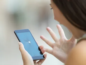 Móvil con la pantalla rota Móvil con la pantalla rota