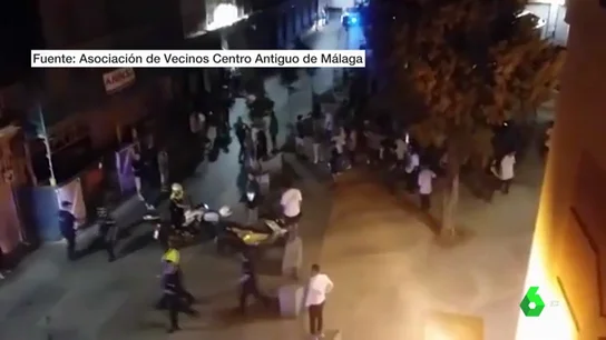 Una pelea multitudinaria se salda con cinco detenidos y tres policías heridos en Málaga Una pelea multitudinaria se salda con cinco detenidos y tres policías heridos en Málaga