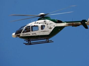 Fotografía de archivo de un helicóptero de la Guardia Civil Fotografía de archivo de un helicóptero de la Guardia Civil