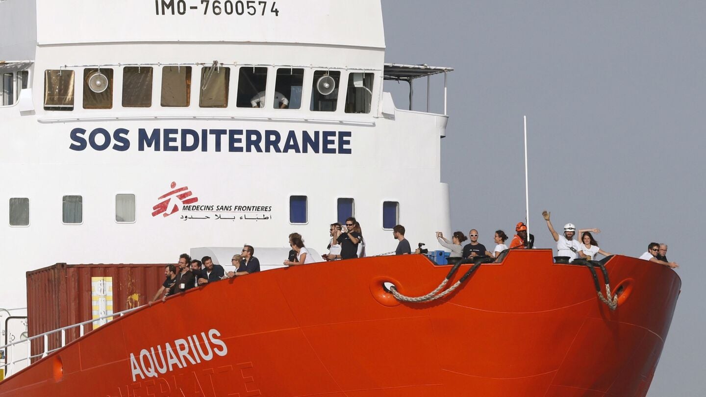 Imagen de archivo que muestra al buque humanitario de las ONG SOS M&eacute;diterran&eacute;e y M&eacute;dicos Sin Fronteras (MSF) Aquarius mientras llega al puerto de Marsella (Francia)