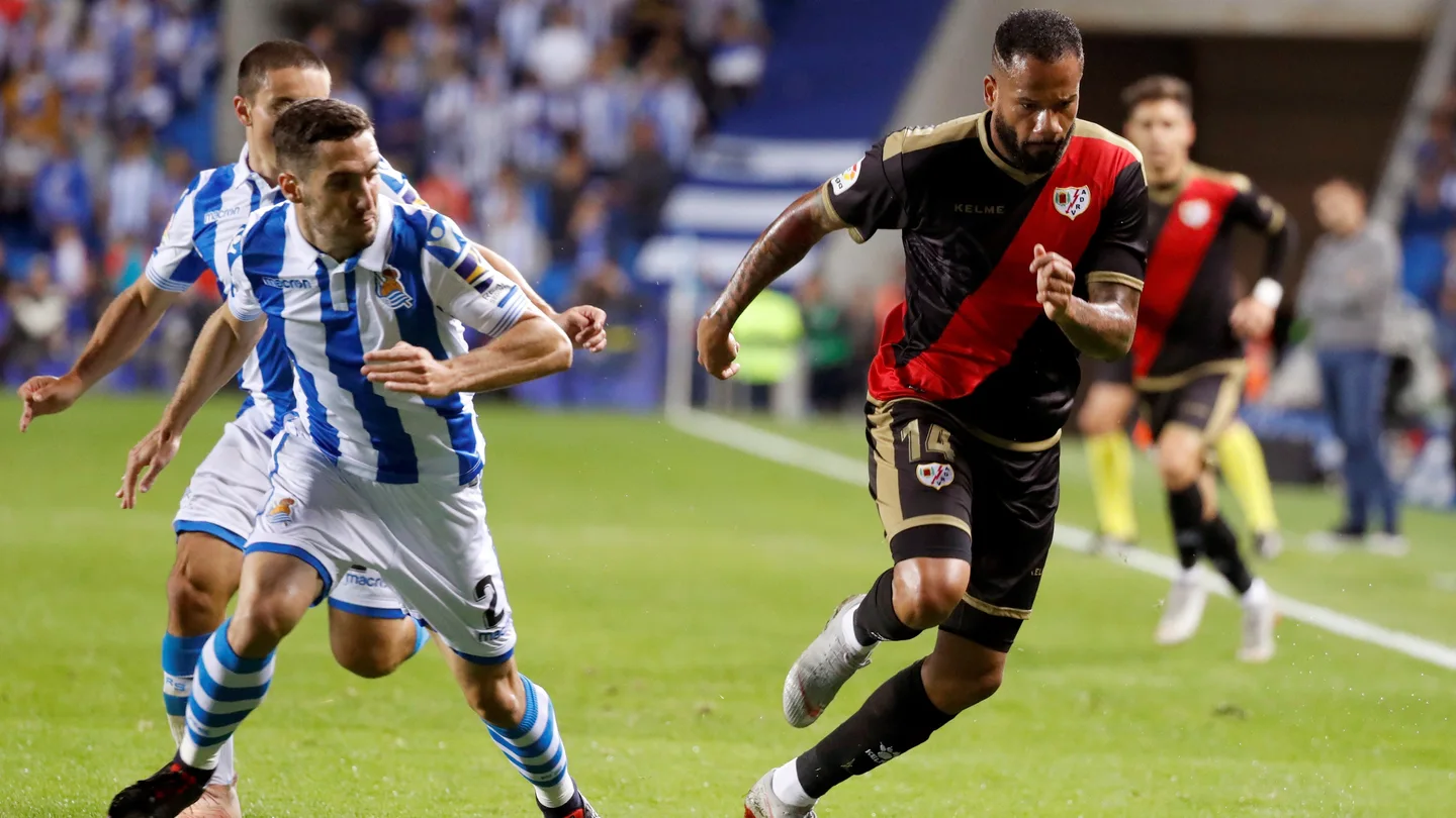 Bebé conduce el balón ante Zaldua Bebé conduce el balón ante Zaldua