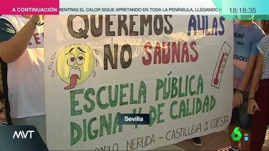 "Queremos aulas no saunas": protestas de padres y alumnos en los colegios de Sevilla "Queremos aulas no saunas": protestas de padres y alumnos en los colegios de Sevilla