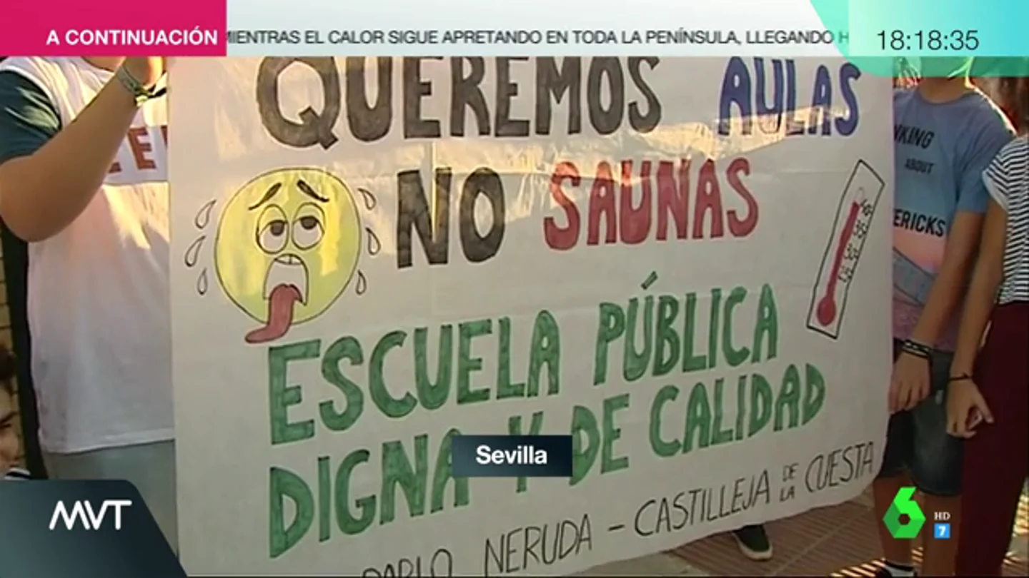 "Queremos aulas no saunas": protestas de padres y alumnos en los colegios de Sevilla "Queremos aulas no saunas": protestas de padres y alumnos en los colegios de Sevilla