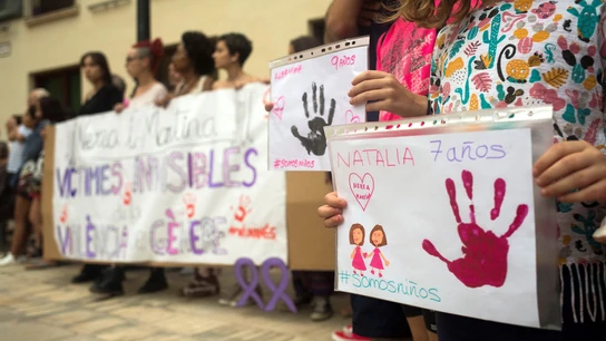 Imagen de archivo de un acto de repulsa contra la violencia machista Imagen de archivo de un acto de repulsa contra la violencia machista