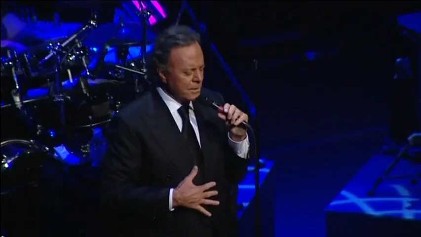 Julio Iglesias durante una actuación