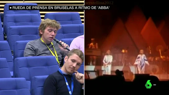 Una rueda de prensa en la Comisión Europea sobre el Brexit y Theresa May se inunda de las letras de Abba Una rueda de prensa en la Comisión Europea sobre el Brexit y Theresa May se inunda de las letras de Abba
