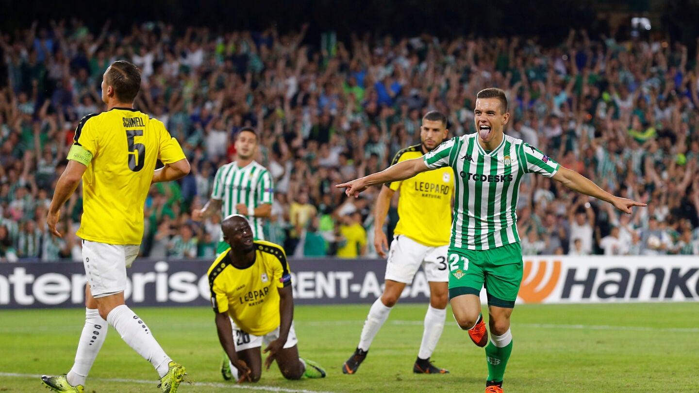 Lo Celso celebra su gol con el Betis en el Villamar&iacute;n