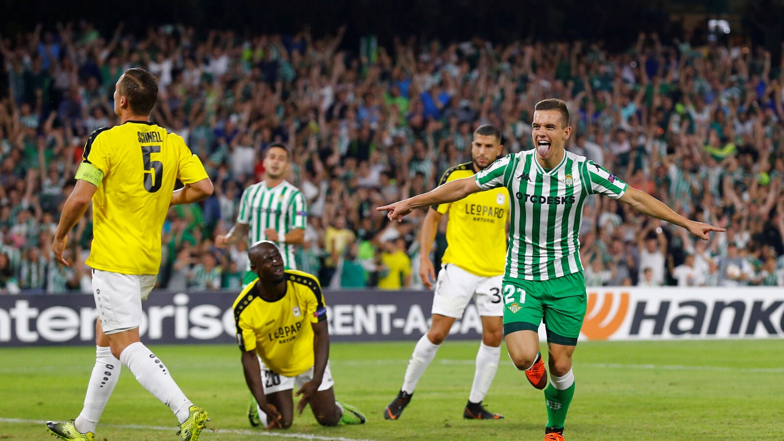 Lo Celso celebra su gol con el Betis en el Villamar&iacute;n