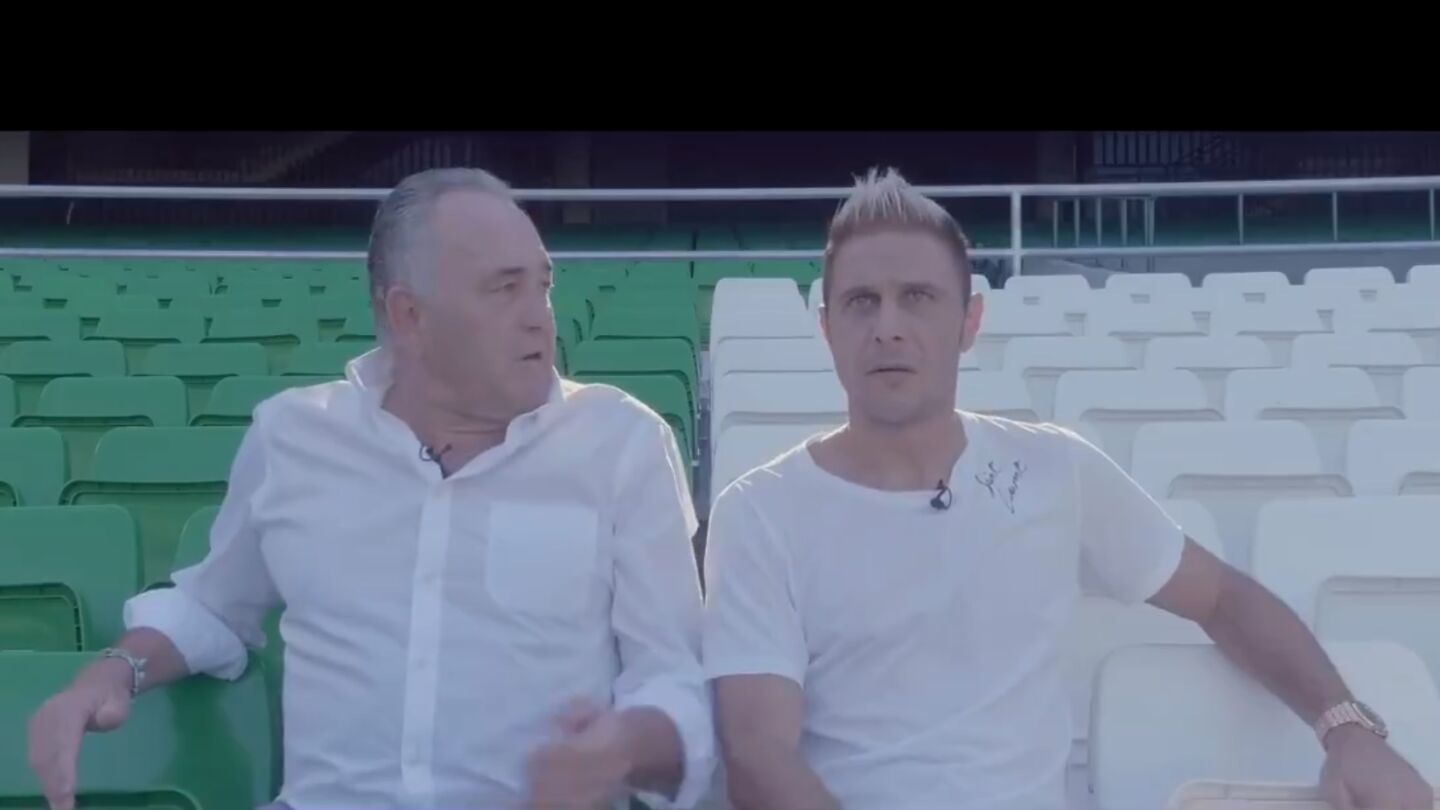 Rafa Gordillo y Joaqu&iacute;n, en la grada del Benito Villamar&iacute;n