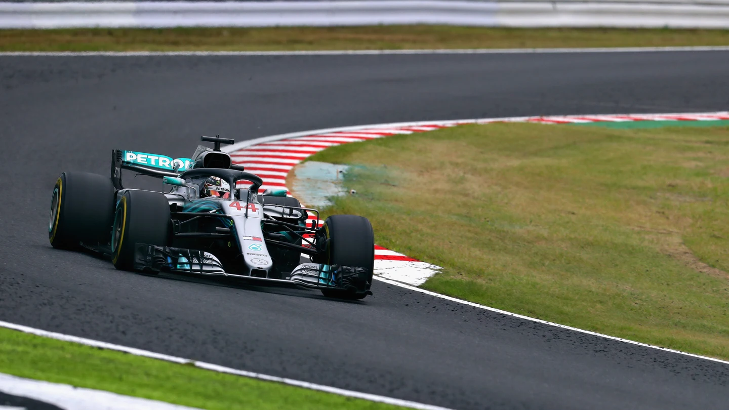Lewis Hamilton pilota su Mercedes en Suzuka Lewis Hamilton pilota su Mercedes en Suzuka