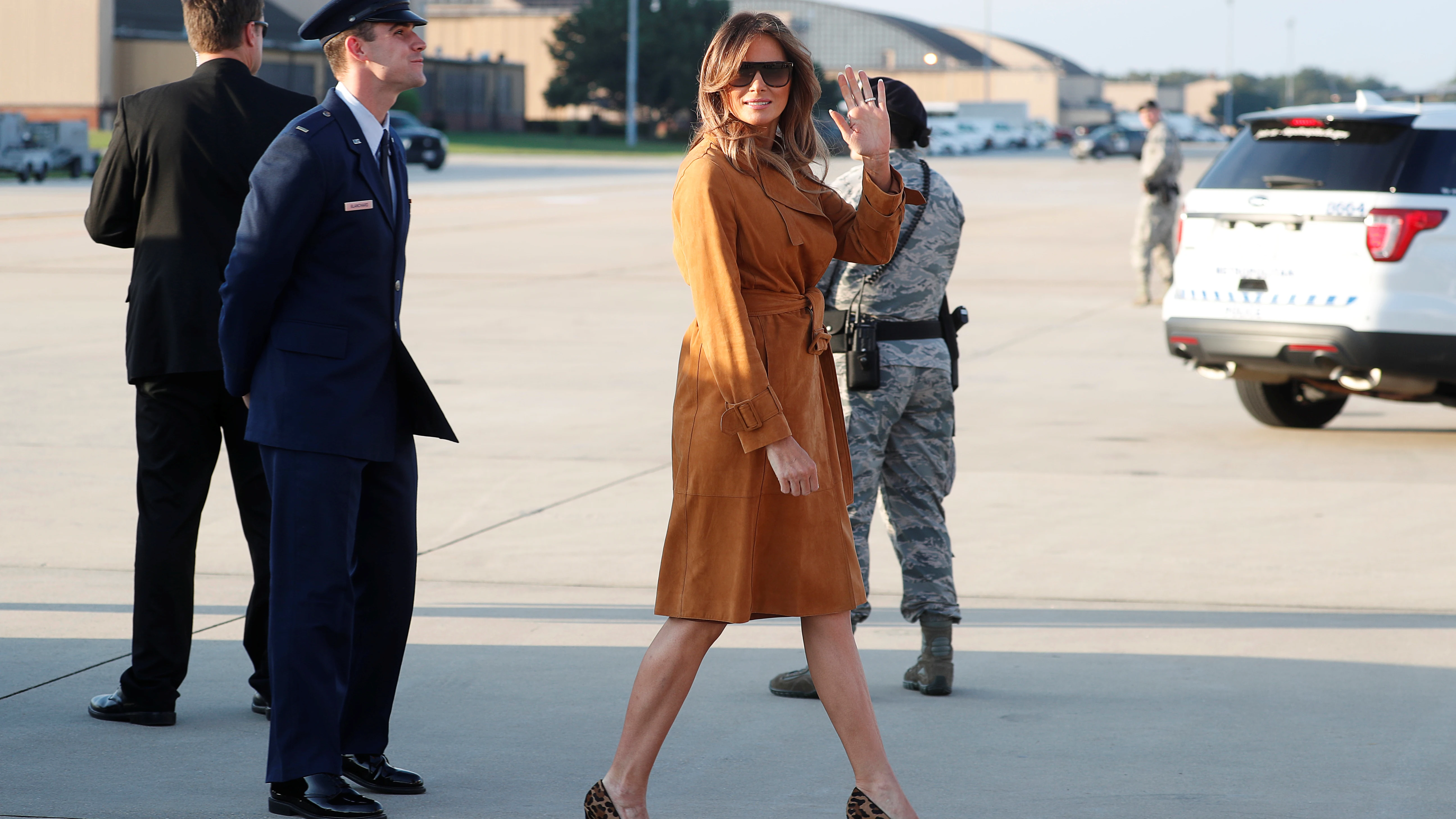 Melania Trump, en el arranque de su viaje a África