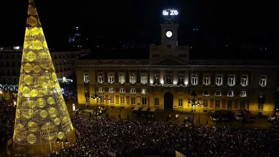 La Puerta del Sol durante las campanadas de fin de año (Archivo) La Puerta del Sol durante las campanadas de fin de año