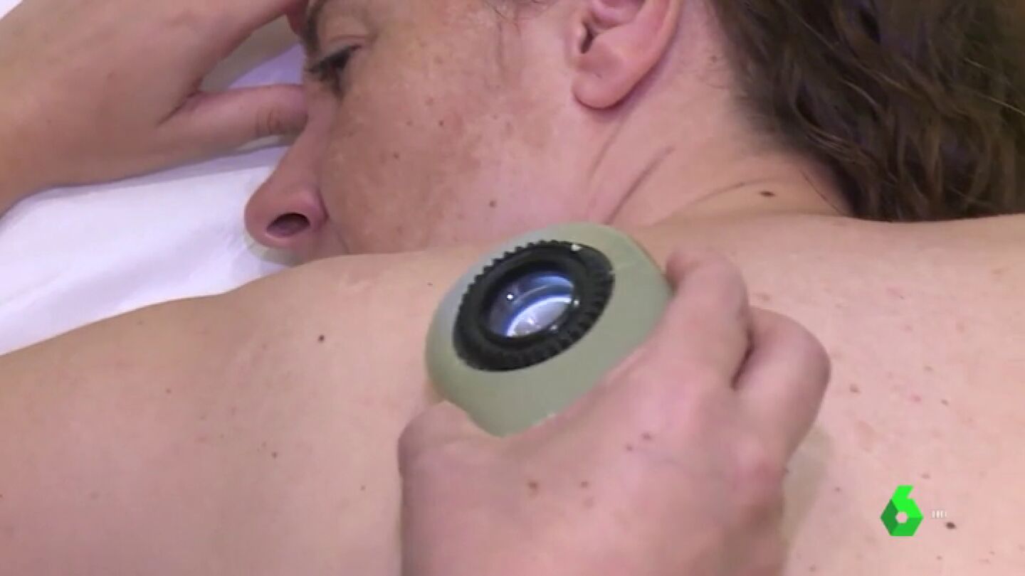 Una paciente someti&eacute;ndose a un tratamiento de inmunoterapia