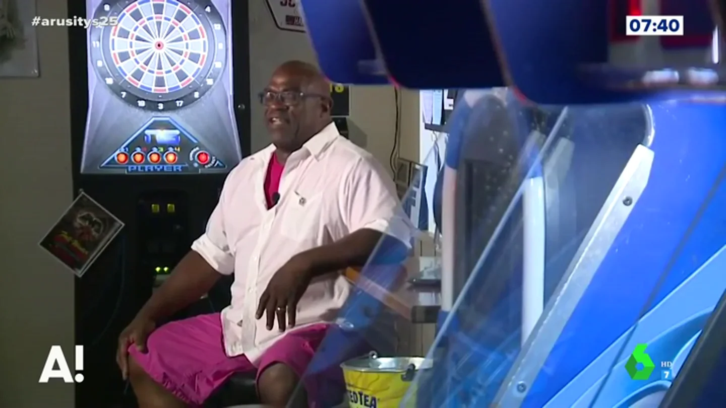 La bonita iniciativa del dueño de un karaoke para concienciar sobre el cáncer de mama La bonita iniciativa del dueño de un karaoke para concienciar sobre el cáncer de mama