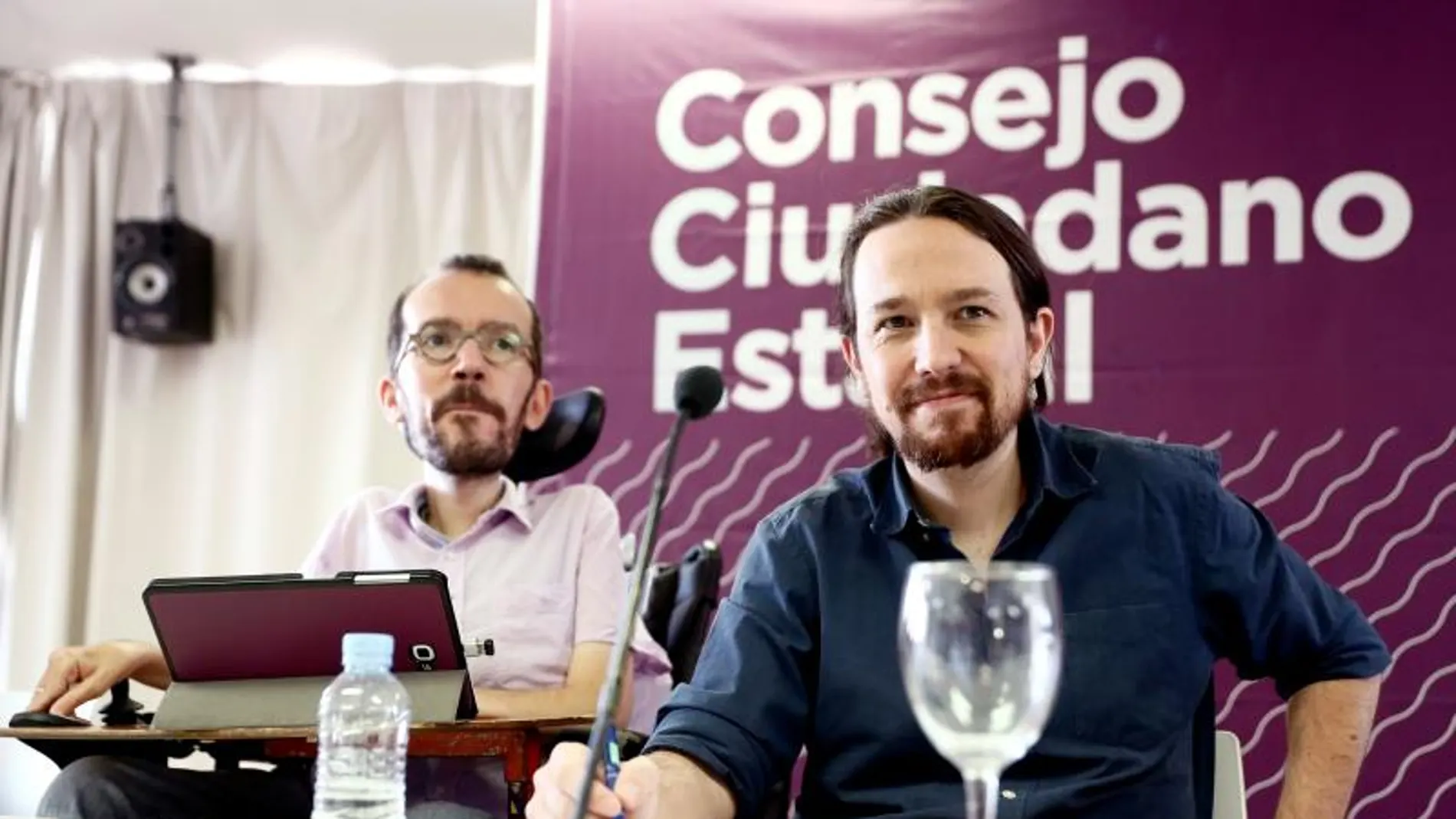 Pablo Iglesias y Pablo Echenique durante el Consejo Ciudadano de Podemos