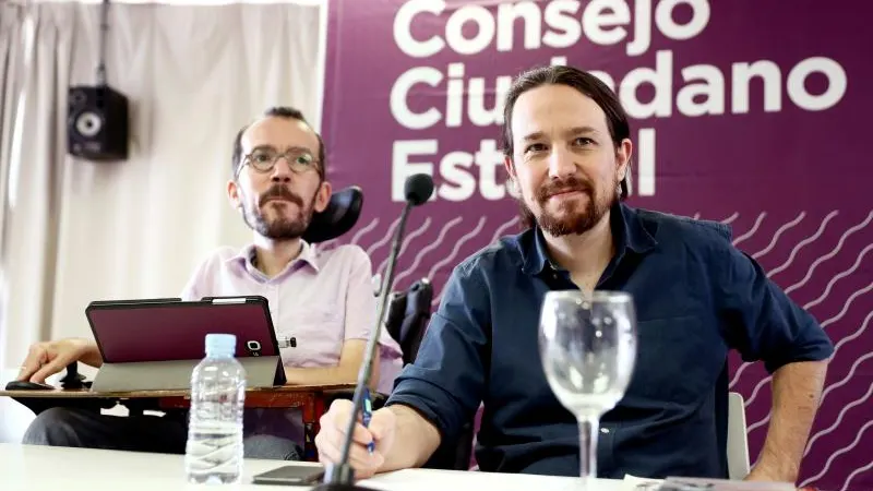 Pablo Iglesias y Pablo Echenique durante el Consejo Ciudadano de Podemos