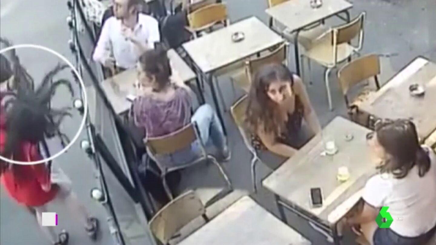 Imagen de la agresi&oacute;n a una mujer en Par&iacute;s