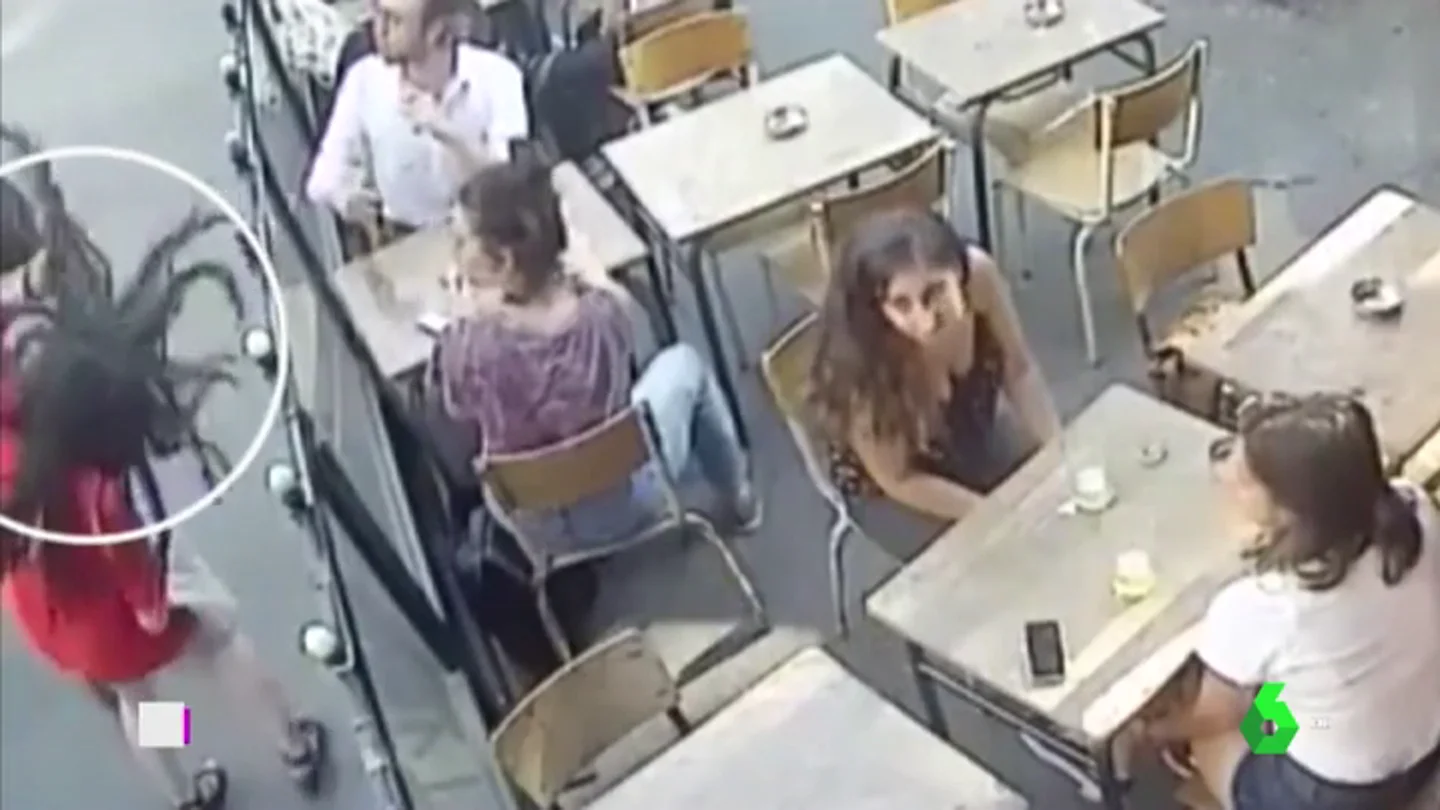 Imagen de la agresión a una mujer en París Imagen de la agresión a una mujer en París