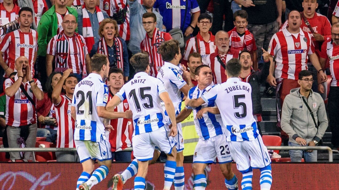 Los jugadores de la Real Sociedad, euf&oacute;ricos tras el gol en San Mam&eacute;s