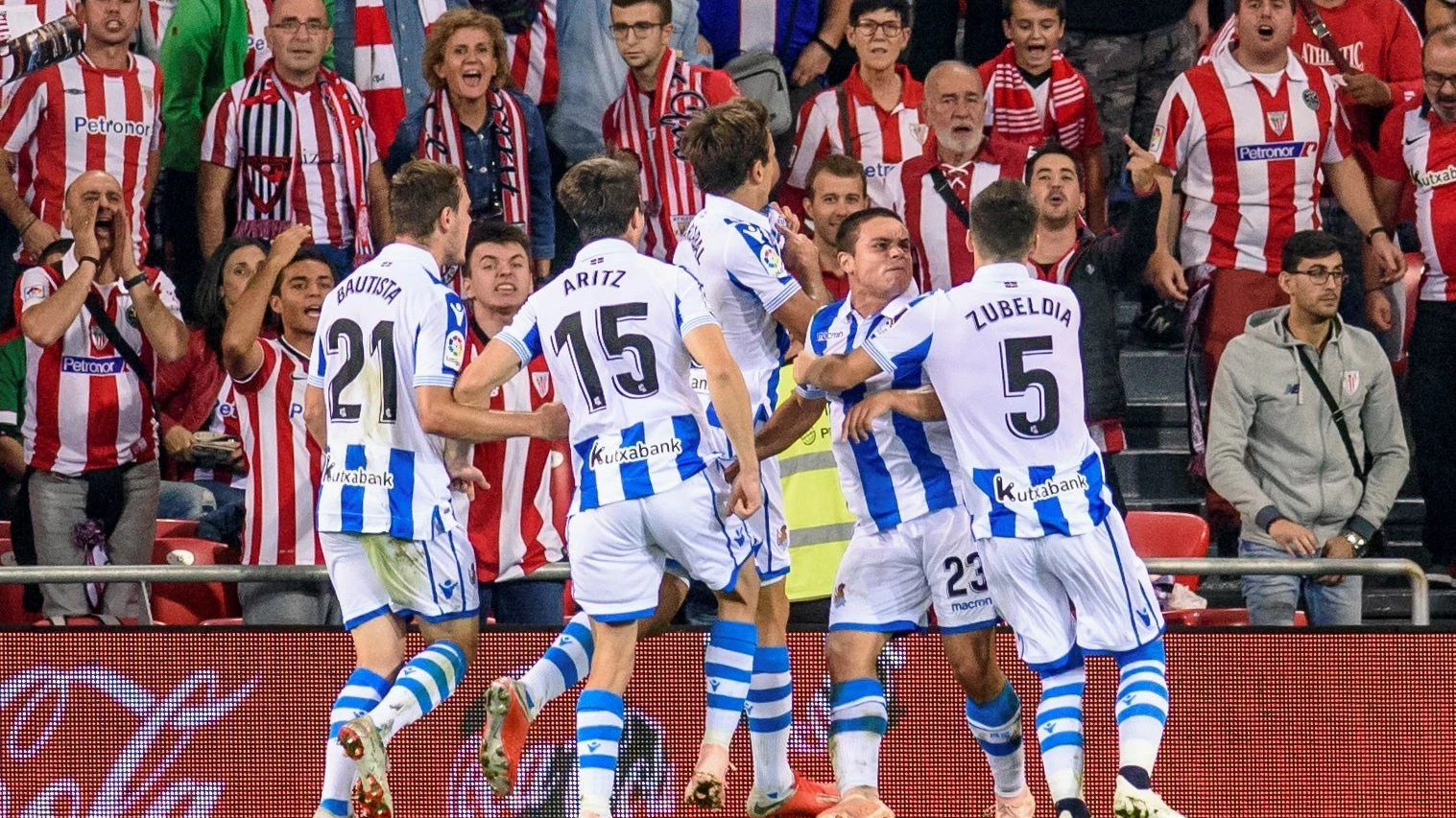 Los jugadores de la Real Sociedad, eufóricos tras el gol en San Mamés