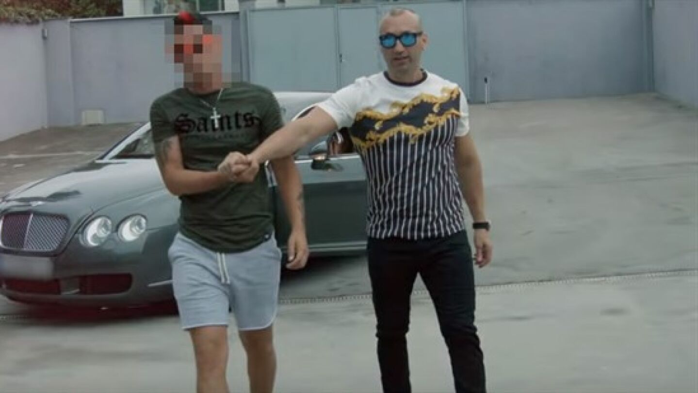 Imagen del v&iacute;deo en el que aparece uno de los cabecillas de un clan de narcotraficantes de La L&iacute;nea