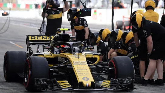 Carlos Sainz, en el pit-lane de Suzuka Carlos Sainz, en el pit-lane de Suzuka