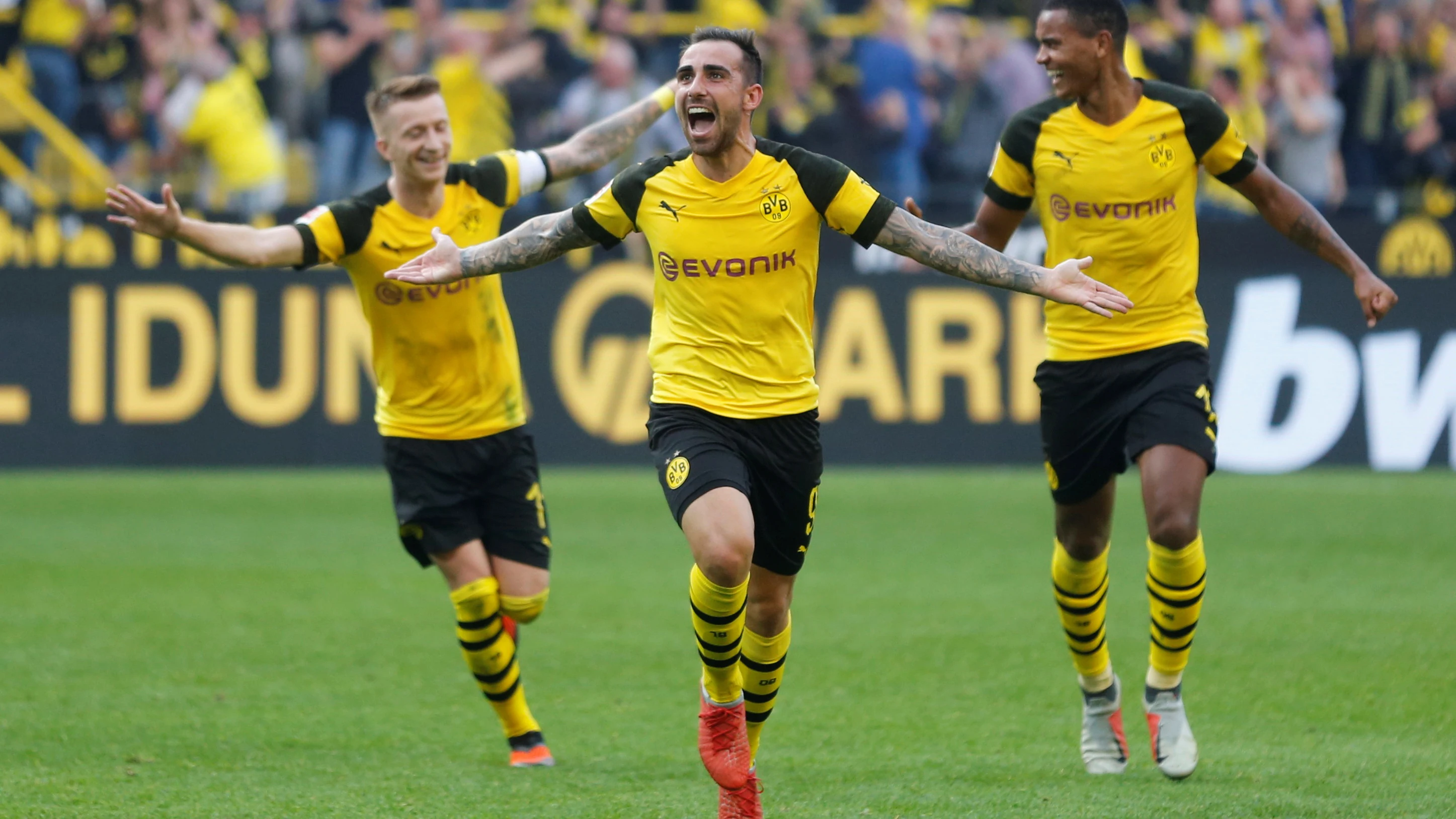 Paco Alcácer celebra un gol con el Borussia Dortmund