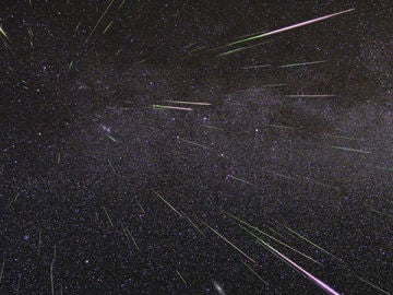 Imagen de archivo de la recreación de una lluvia de estrellas Imagen de archivo de la recreación de una lluvia de estrellas